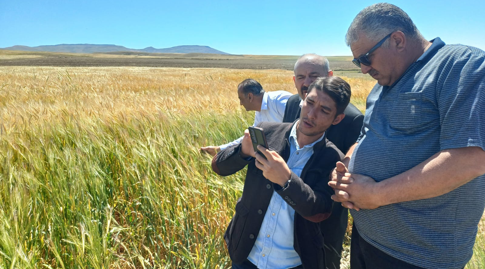 SBTÜ’lü Akademisyenlerden Altınyayla'da Çiftçilere Tarımsal Bilgilendirme