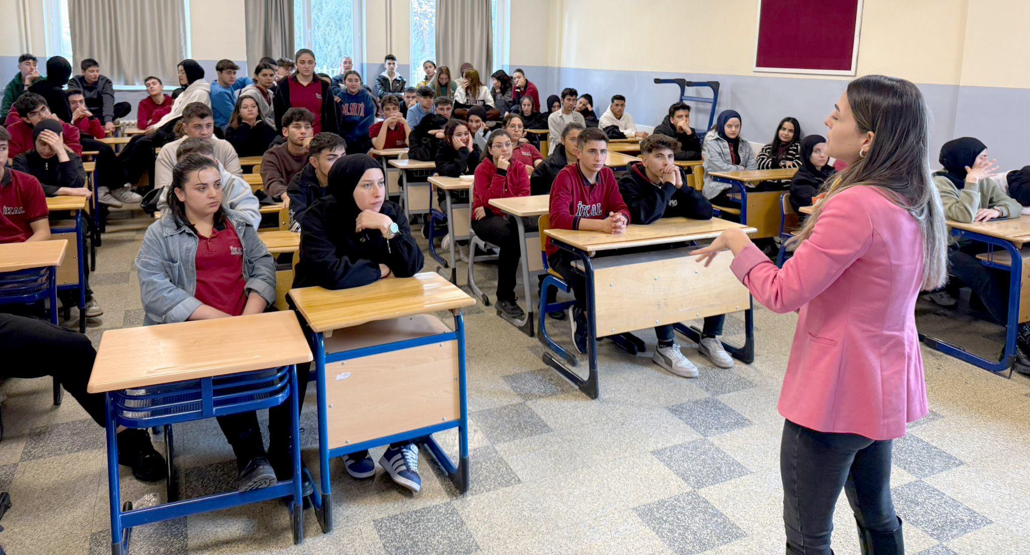 Fakültemiz Öğretim Üyeleri Liseli Gençlerle Buluştu